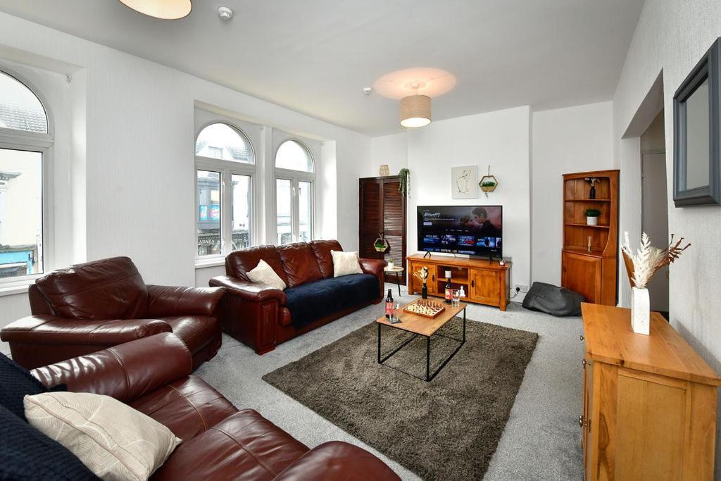 Spacious 2 Bedroom Apartment In The Heart Mumbles Esterno foto