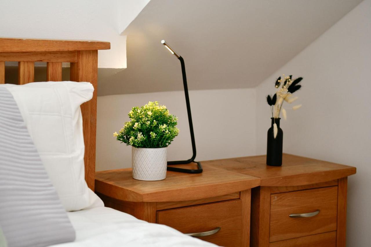 Spacious 2 Bedroom Apartment In The Heart Mumbles Esterno foto