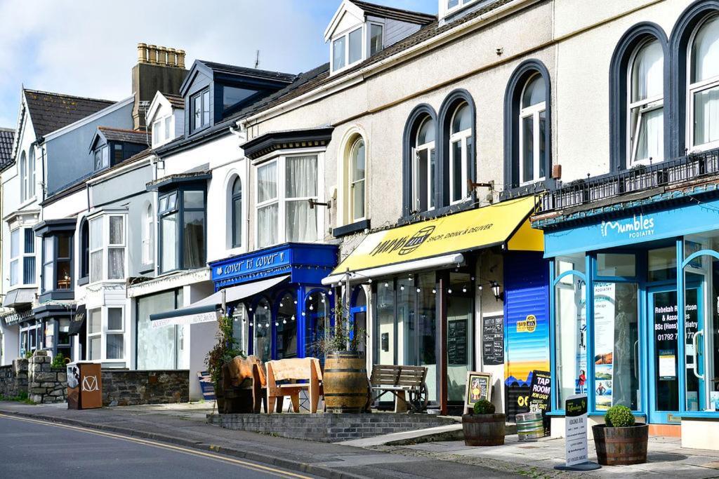 Spacious 2 Bedroom Apartment In The Heart Mumbles Esterno foto