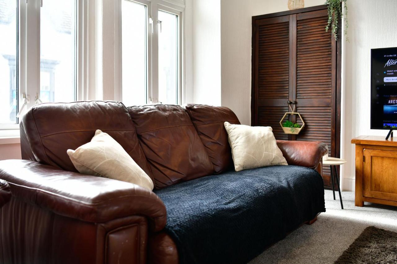 Spacious 2 Bedroom Apartment In The Heart Mumbles Esterno foto